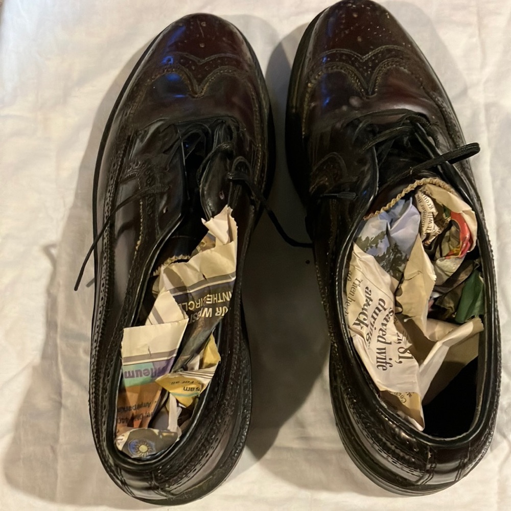 Men’s Stafford wingtip shoes size 9